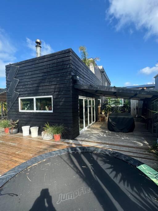 Electric Waihi Beach House - Family & Dog Friendly, Close To Beach, Pool Table, Outdoor Fire Room, Skate Ramp Bowentown Экстерьер фото