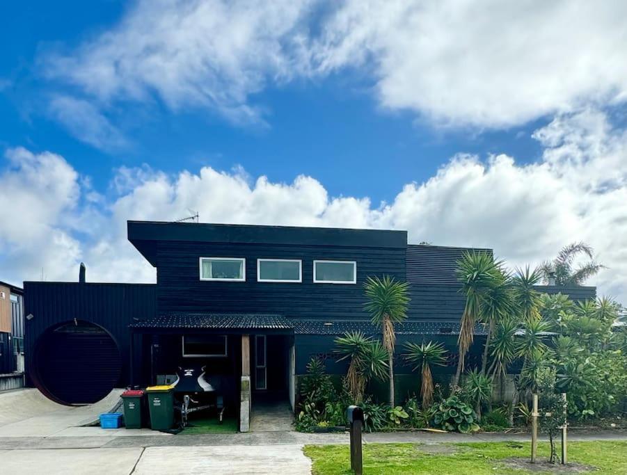 Electric Waihi Beach House - Family & Dog Friendly, Close To Beach, Pool Table, Outdoor Fire Room, Skate Ramp Bowentown Экстерьер фото
