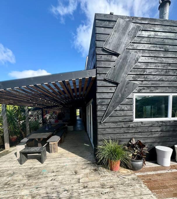 Electric Waihi Beach House - Family & Dog Friendly, Close To Beach, Pool Table, Outdoor Fire Room, Skate Ramp Bowentown Экстерьер фото