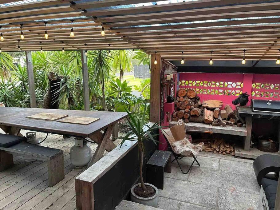 Electric Waihi Beach House - Family & Dog Friendly, Close To Beach, Pool Table, Outdoor Fire Room, Skate Ramp Bowentown Экстерьер фото